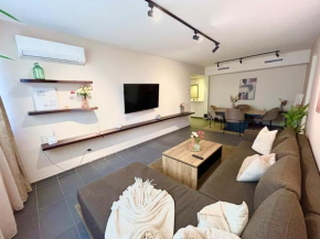 Charming 2 Bedrooms - Train Station Downtown